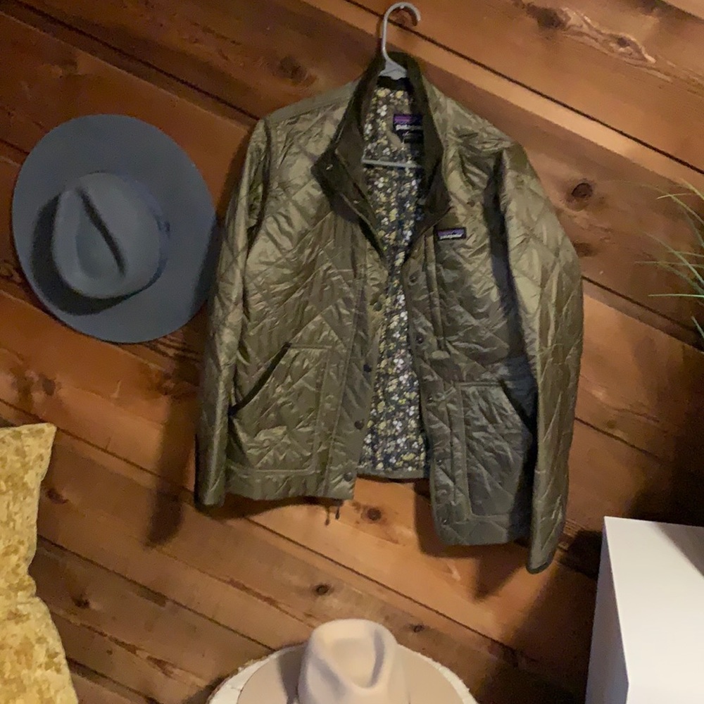 Quilted Patagonia jacket size large, new without tags